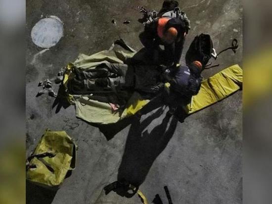 В Новороссийске спасатели помогли упавшему в трюм корабля рабочему