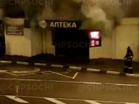 В Сочи за ночь сгорели сразу три аптеки