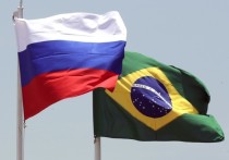 В пресс-службе президента Бразилии сообщили, что Жаир Болсонару провел телефонный разговор со своим российским коллегой Владимиром Путиным и, помимо прочего, обсудил вопрос поставки российской вакцины от COVID-19