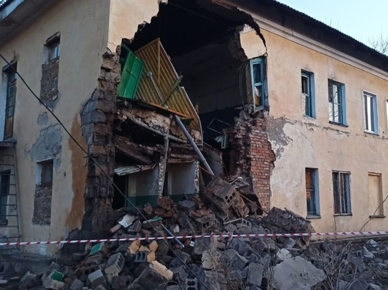 За день до обрушения части дома в Канске журналисты показывали дыру в стене
