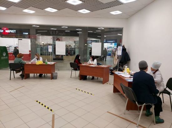 В Екатеринбурге прививку от COVID-19 можно поставить в аэропорту и ТЦ