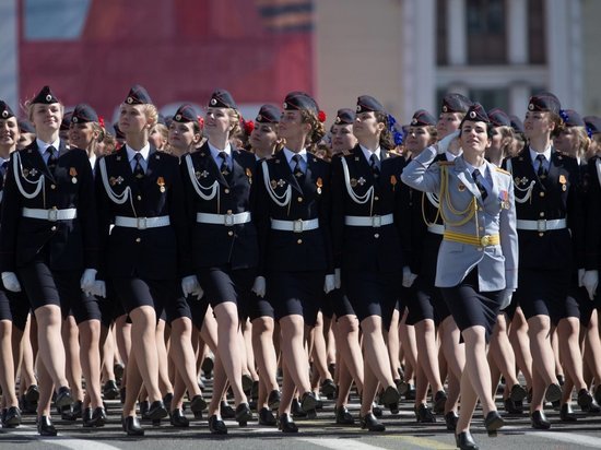 Впервые четыре женских расчета примут участие в параде Победы в Новосибирске