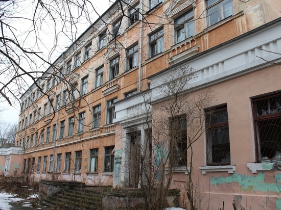 Была школа: специалисты и общественники обсуждали судьбу заброшенного петрозаводского здания