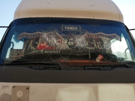 Водитель Toyota разбил топором лобовые стекла двух фур в Чите