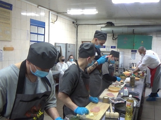 В финале кулинарного конкурса карельские заключенные готовили отбивную из свинины