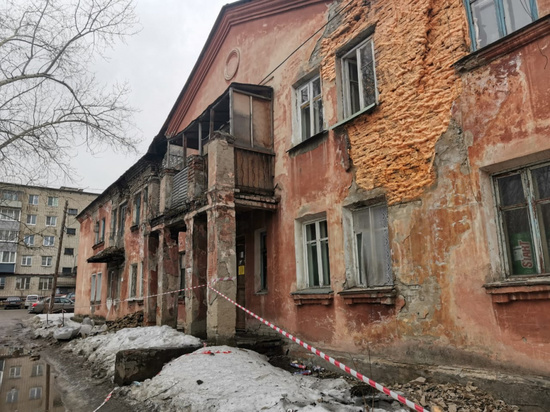 Жильцов еще одного дома в Барнауле эвакуировали из-за угрозы обрушения