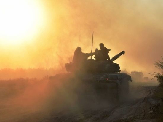 По мнению эксперта, активизация военных действий может сыграть на руку украинскому лидеру