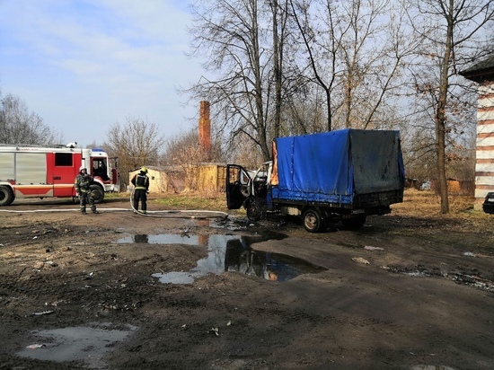 В Пролетарском районе Твери сгорел автомобиль