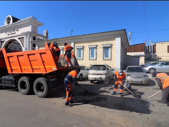 В Улан-Удэ КВН-щик кинулся на борьбу с ямами на дорогах