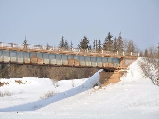 Движение по Нюйскому мосту возобновлено в Ленском районе Якутии