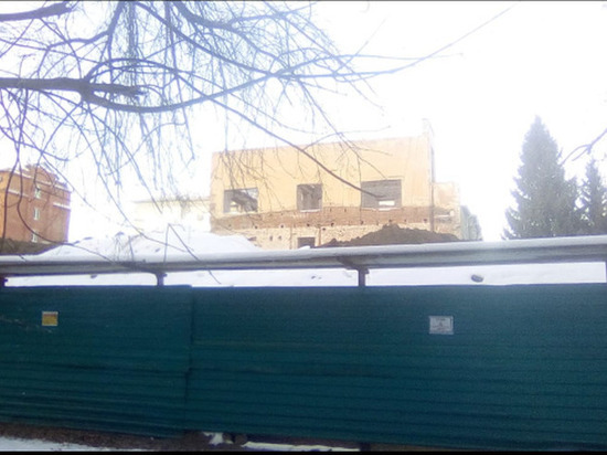 В Омске подрядчик погубил здание СибГУФК, которое должен был реконструировать