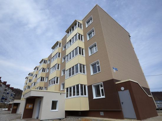 Жители сахалинского села переехали в новые квартиры