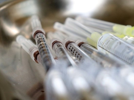 В России тестируют новую вакцину от коронавируса и гриппа