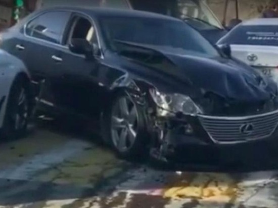 Водителя служебной машины главы Геленджика отстранили от работы после аварии