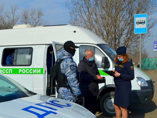 В Астрахани судебные приставы на Старом и Новом мостах собрали 60 тысяч