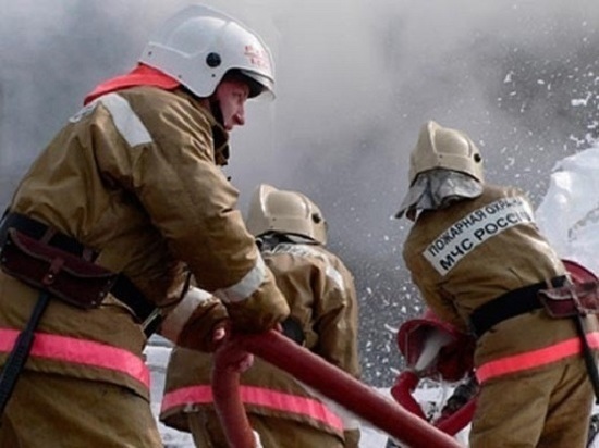 Почти 300 человек эвакуировали из-за пожара во Владивостоке