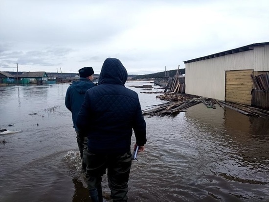 Речка Заларинка затопила участок федеральной трассы в Приангарье