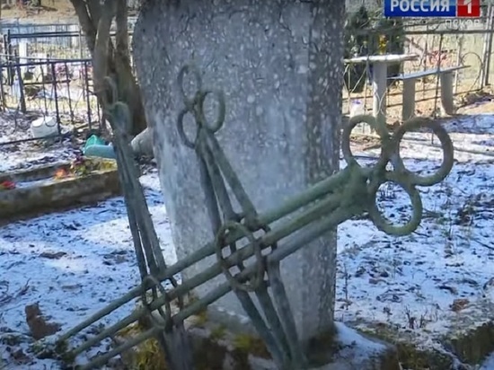 Неизвестные разгромили кладбище под Псковом