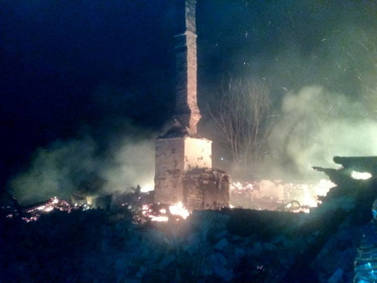 В Починковском районе всю ночь боролись с огнем, охватившим жилой дом