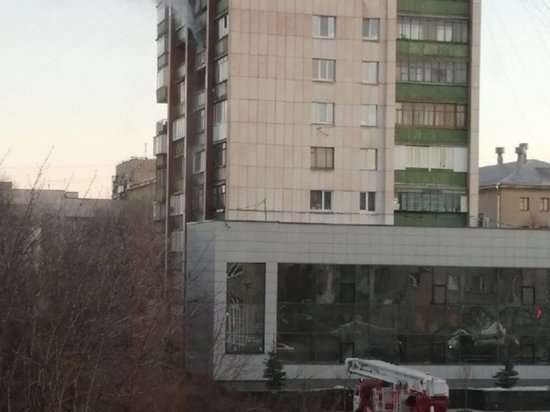 В Магнитогорске из-за пожара в многоэтажке эвакуировали жильцов