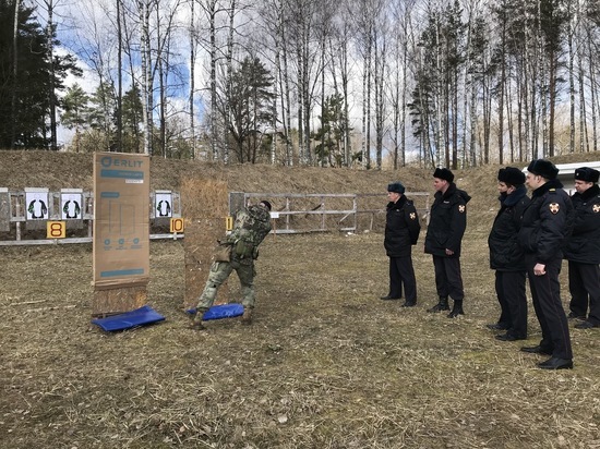 Псковские росгвардейцы приняли участие в тактико-ситуационной стрельбе