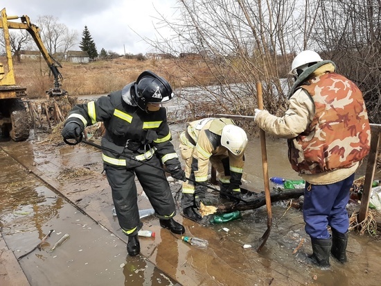 В Тульской области спасатели открыли движение по низководным мостам в Одоевском и Суворовском районах