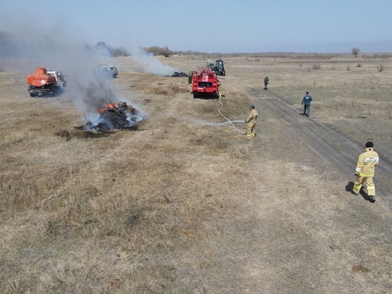 В Астраханской области учились тушить пожар в заповеднике