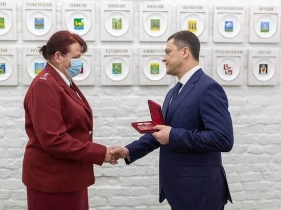 Михаил Ведерников наградил сотрудников Роспотрбнадзора