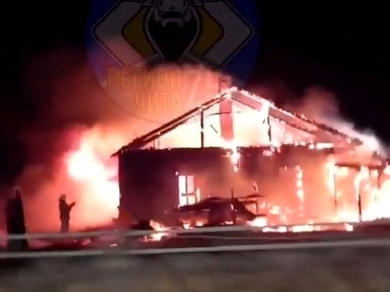 Человек погиб в сгоревшем доме на станции Мирной в Забайкалье