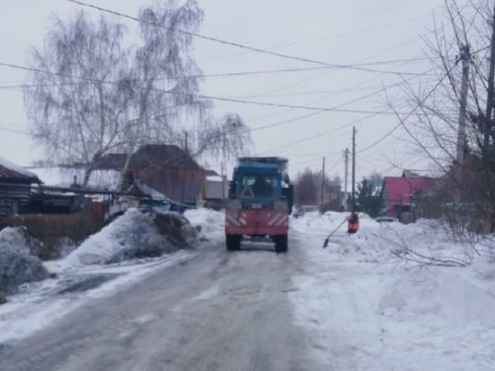 Омский губернатор поспорил с мэрией об уборке снега в частном секторе