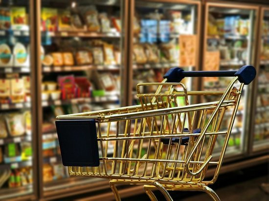 Блогер показал цены на продукты в украинском магазине