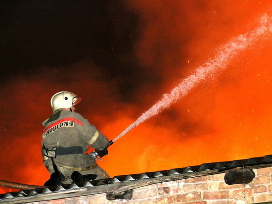 Поздним вечером 9 апреля в Смоленской области сгорел гараж