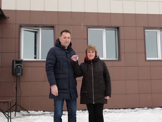 Ключи от новых квартир вручили жильцам «авариек» в Коротчаево