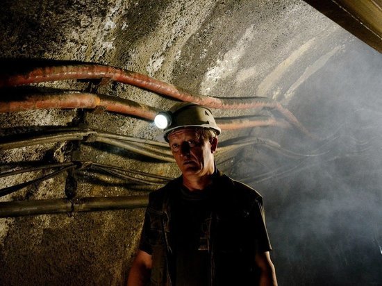 Горняка шахты «Ждановская» под Донецком засыпало землей