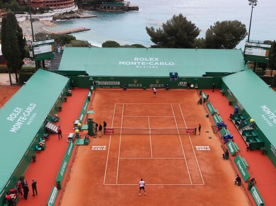 Медведев начинает на глине, Надаль грозно дышит ему в спину