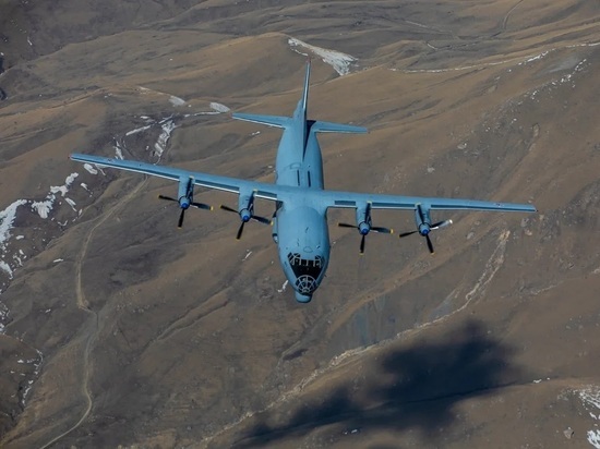 Военно-транспортная авиация отработала условное десантирование в горах