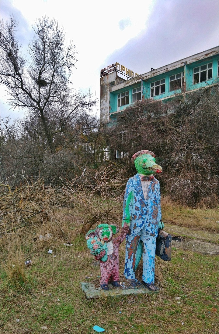 Зона строгого отдыха: почему берег Крыма продолжает обрастать заборами | ForPost