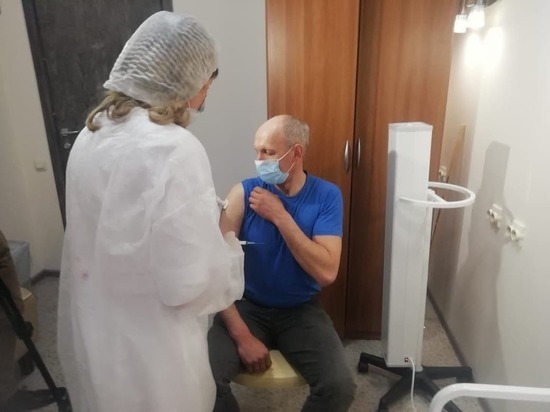 В новых прививочных пунктах Брянска за день вакцинировались 139 человек