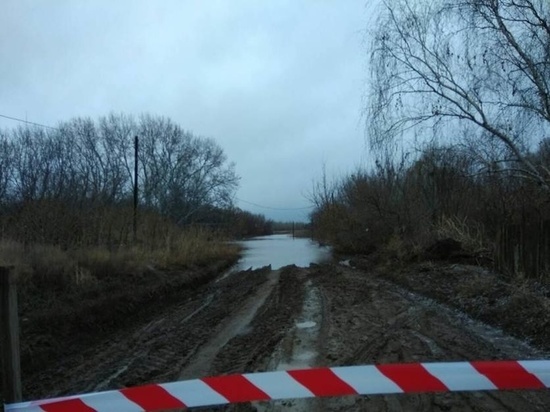 Плюс один: мост в Курманаевском районе уходит под воду