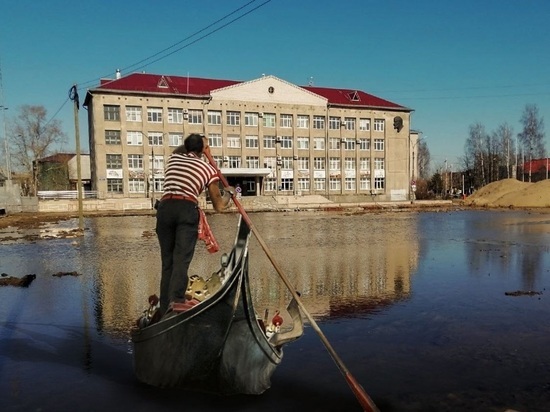 Площадь Советов в Котласе ушла под воду