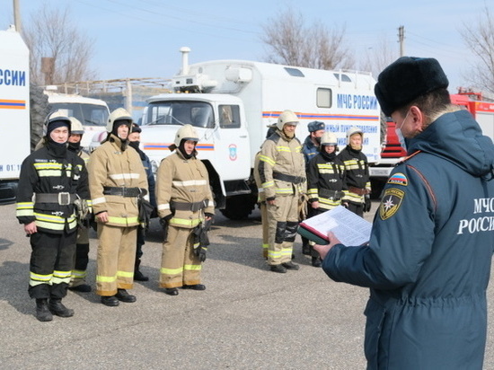 Спасатели Калмыкии спасли девять человек во время пожаров