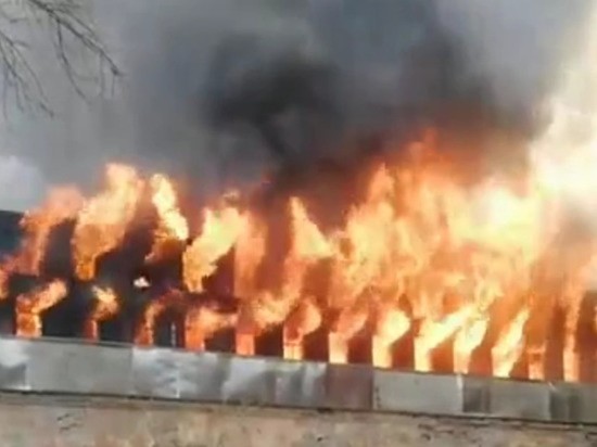 В Петербурге локализовали пожар на "Невской мануфактуре"