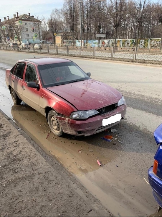 При столкновении автомашин в Йошкар-Оле пострадала пассажирка