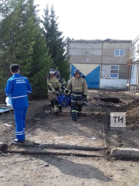 В Альметьевске рабочего насмерть придавило плитой