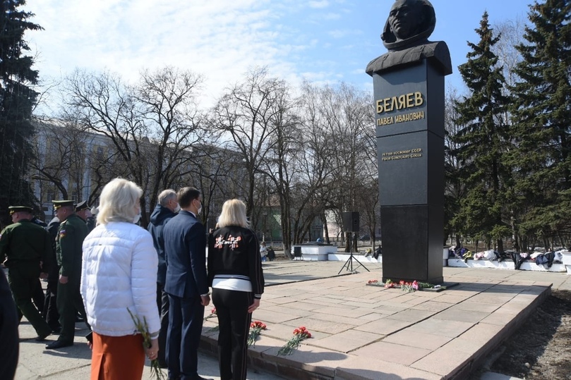 77 лет со дня. 60 лет авиации и космонавтики.