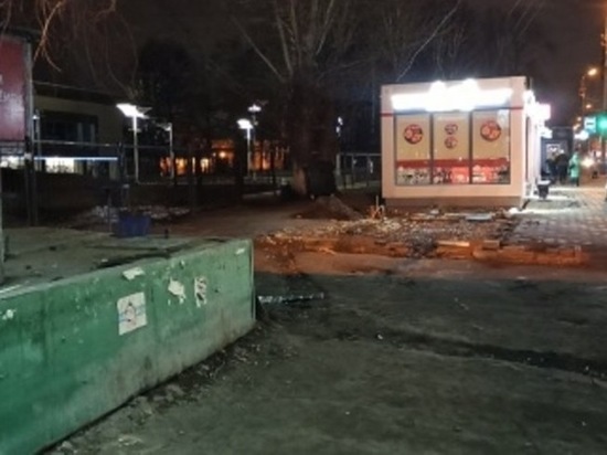 Возле ОмГТУ снесли киоск «Горячие беляши» с начала нулевых