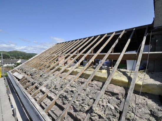 Брянские депутаты обвинили подрядчиков в халтурном ремонте крыши