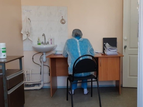 Пожилых разрешили навещать в домах-интернатах, но продлили самоизоляцию для пенсионеров