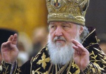 Патриарх Кирилл заявил, что, согласно церковному учению, Святые Дары (хлеб и вино для причастия) не подвержены инфекции, в том числе коронавирусу