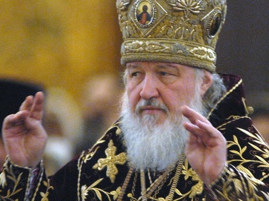 Патриарх Кирилл заявил, что хлеб и вино для причастия защищены от COVID-19